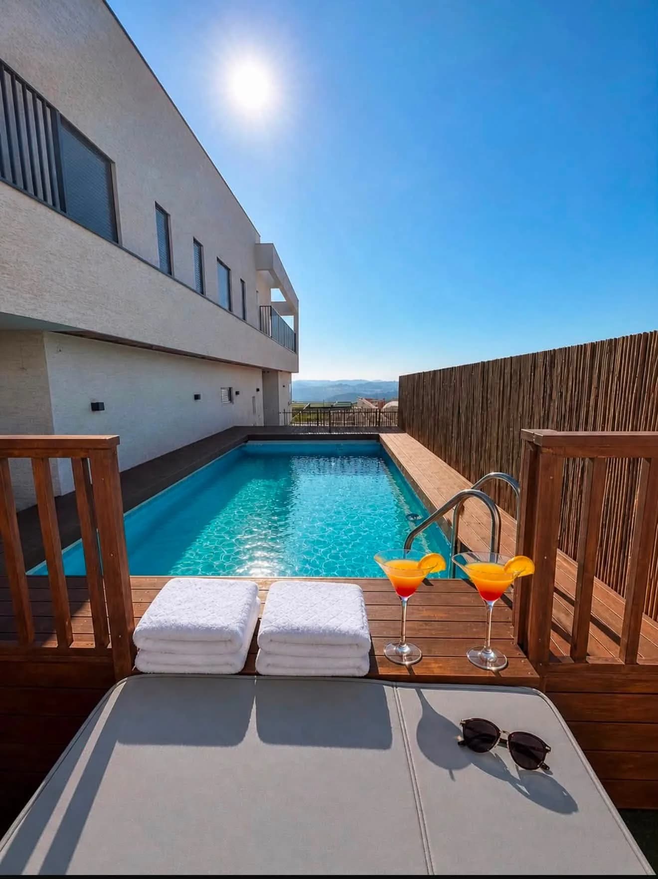 COCONUT SUITES